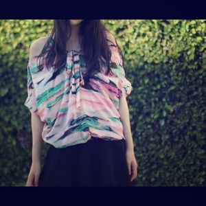 Cutout shoulders printed top - perfect for spring!
